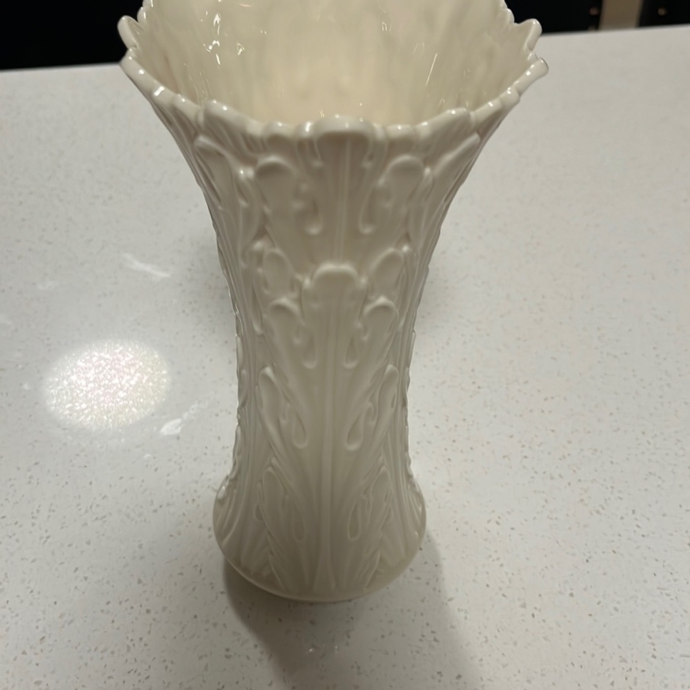 Vintage Lenox China Woodland Porcelain Vase 8 1/2 Inches Tall. perfect condition